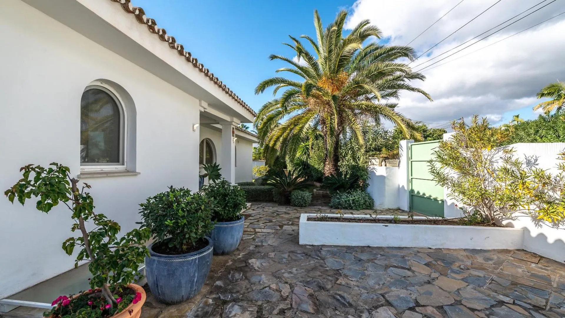 All About Villa Turquesa Marbella 0*,